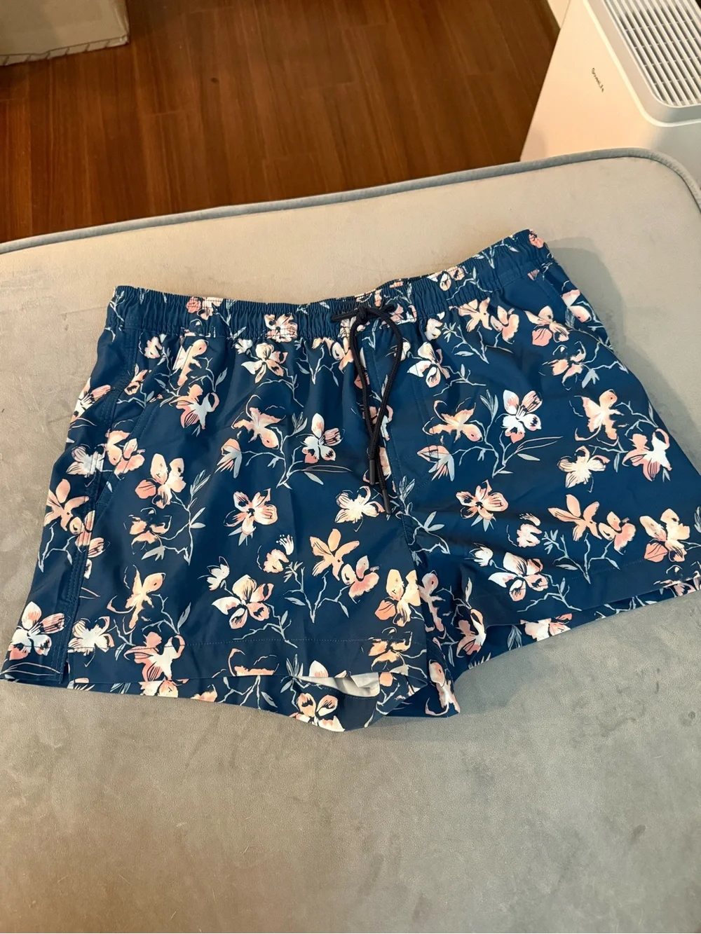 American eagle swim trunks medium